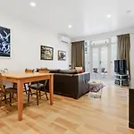 Cbd Spacious 3 Storey Terrace House With Courtyard